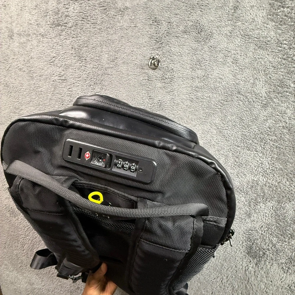 KORIN Design FlipPack Backpack Unisex Large Black Good Anti-Theft Laptop Bag